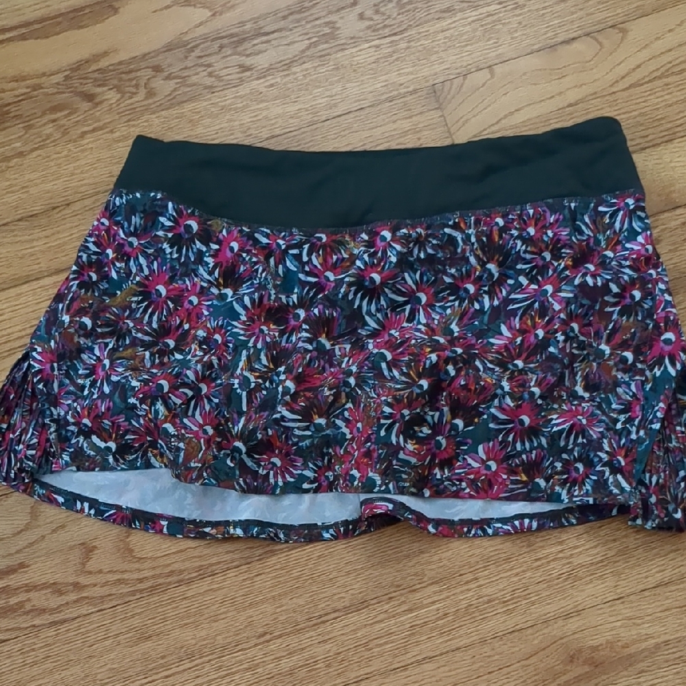 Lululemon Skort Size 10 - Picture 2 of 4